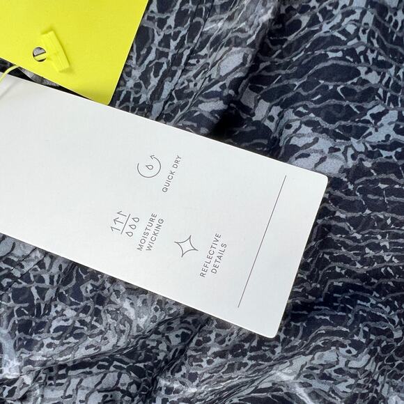 All in Motion Shibori Mid-Rise Charcoal Gray Run Shorts - Size Small - NWT - Picture 5 of 9